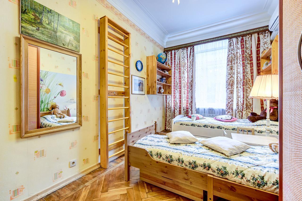 Sutkipeterburg Petrogradskaya Apartment เซนต์ปีเตอร์สเบิร์ก ภายนอก รูปภาพ